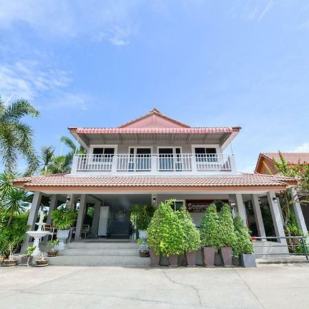 Oyo 245 Sweet Sense Jomtien Resort Pattaya Buitenkant foto